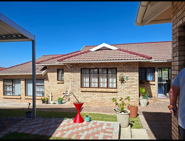 5 BEDROOM HOUSE FOR SALE IN WAVECREST
